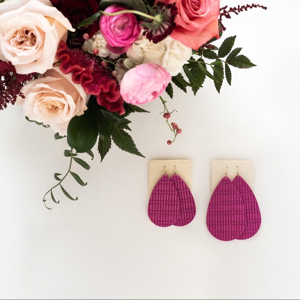 Nickel & Suede Medium Pink Pepper Cord Leather Teardrop Earrings